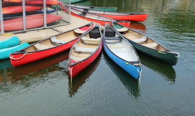  Súbele a una canoa