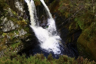 Barranquismo de medio día (17 años o más) cerca de Loch Laggan