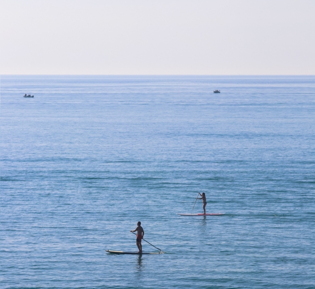  Hacer paddle board es divertido 