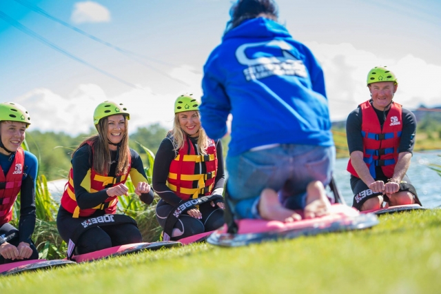  Nuestras sesiones de Kneeboarding prometen un día puro de diversión