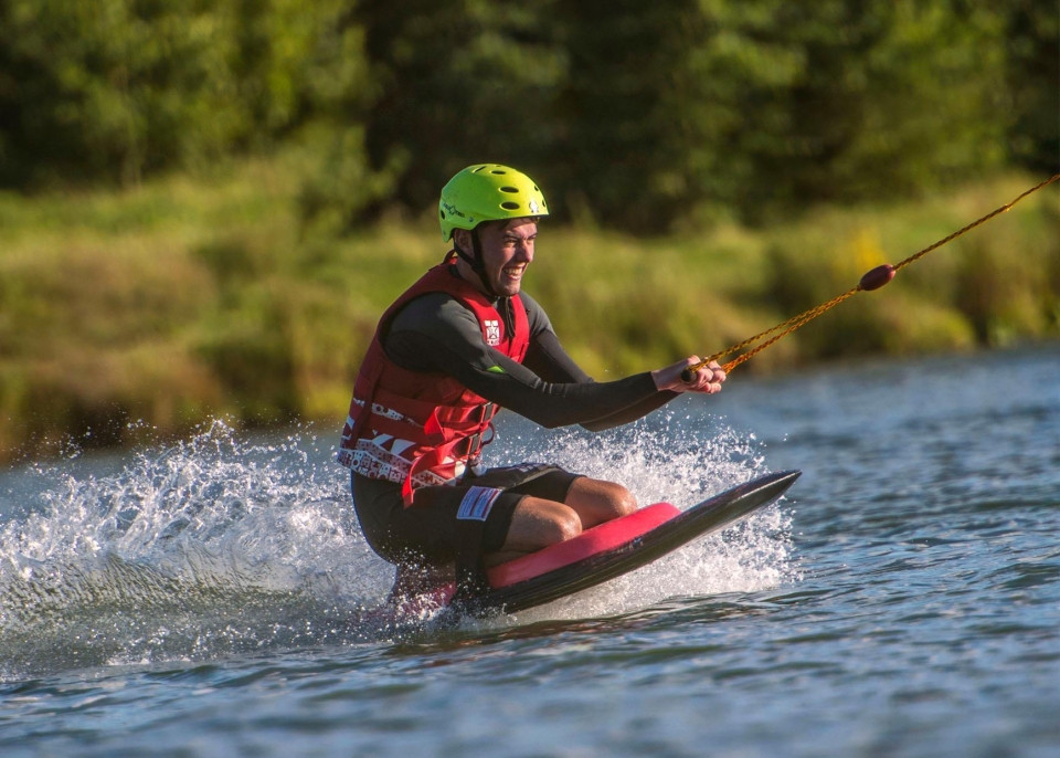  El Kneeboarding es su mejor opción si es principianle 