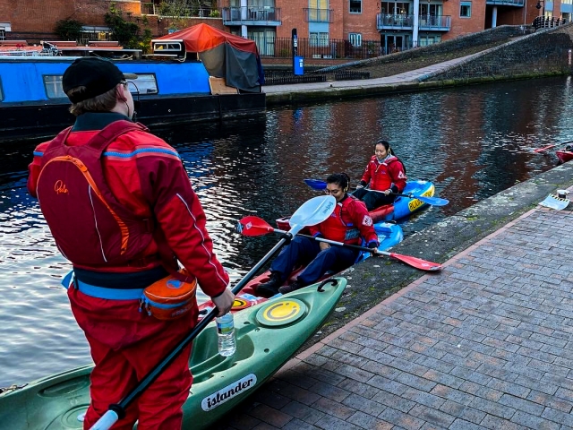 Súbele a uno de nuestros kayaks 