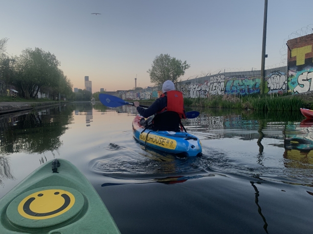 Hacer kayak es muy tranquilo