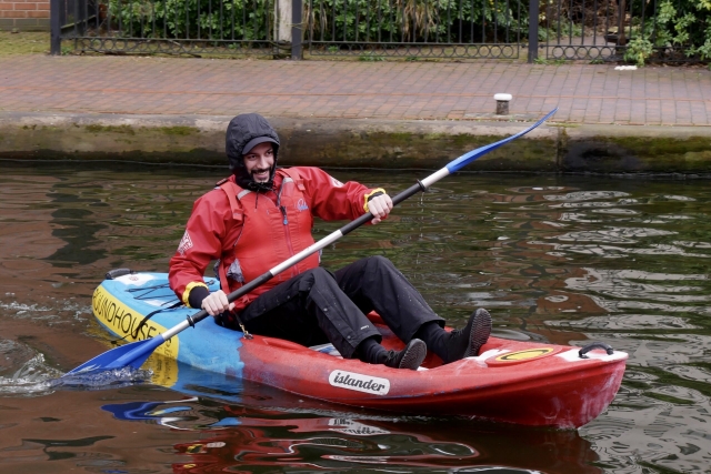  Aprende a navegar en kayak por el canal 