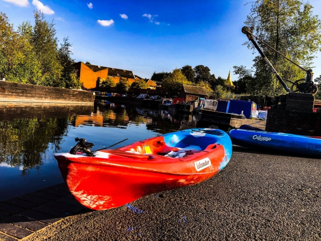  Súbele a un kayak