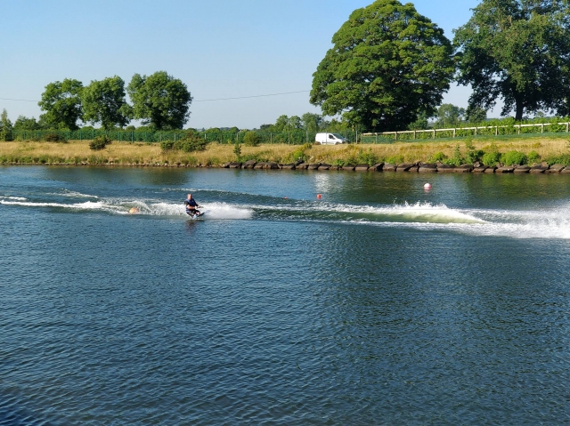 Disfruta de un dar en el lago 