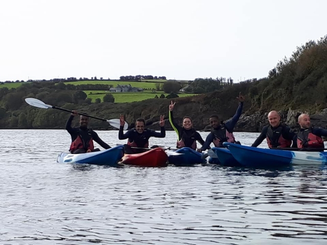 Embárcale en una aventura con amigos 