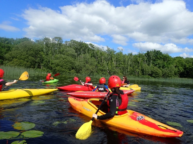 Remar con amigos es muy divertido