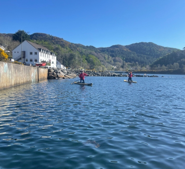  Remar a lo largo de la costa oesle 