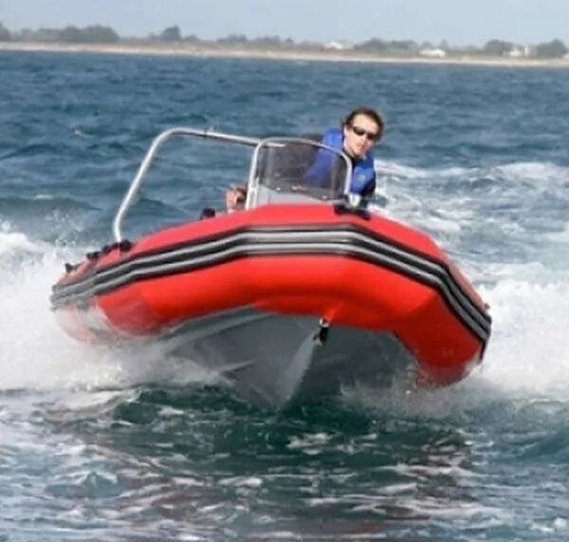  Pbaños en lancha motora en Sligo
