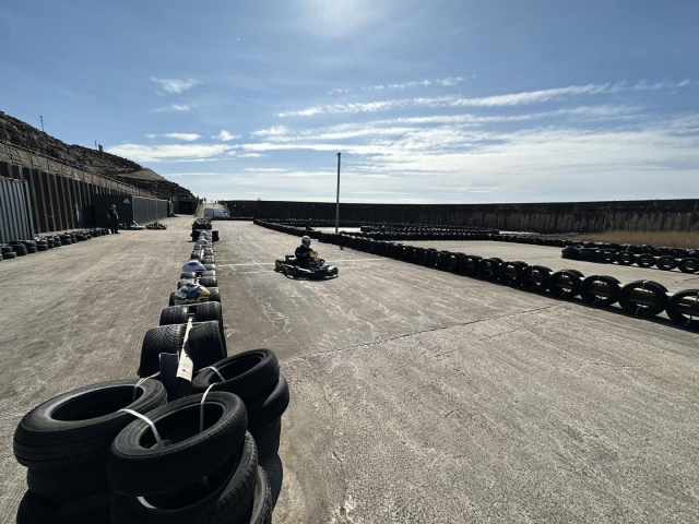 Únele a nuestras carreras de karting