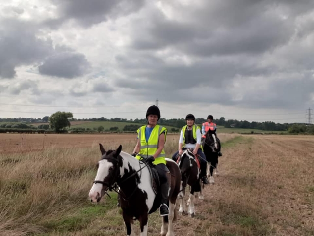  ¡Pbaños a caballo en Thurcaston! 