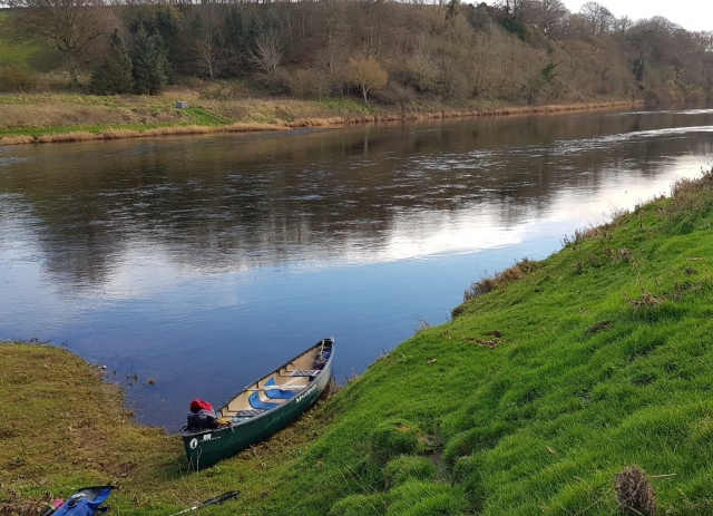  Mucho tiempo para descansar junto al río