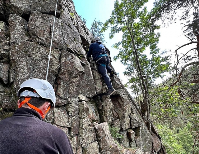  Guías cualificados de actividades al aire libre 