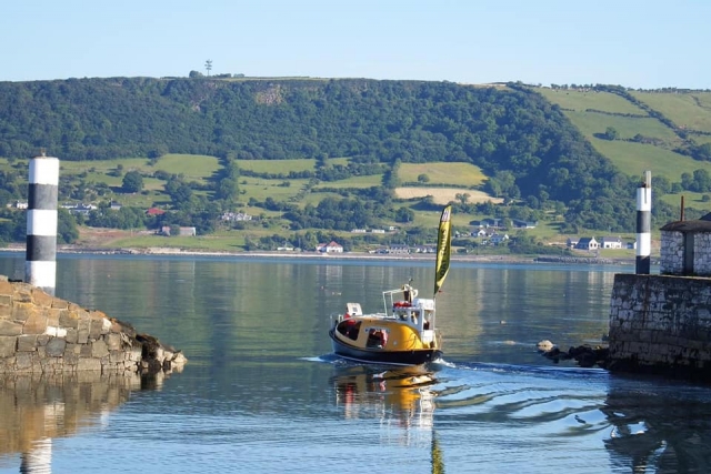 Saliendo del puerto de Carnlough