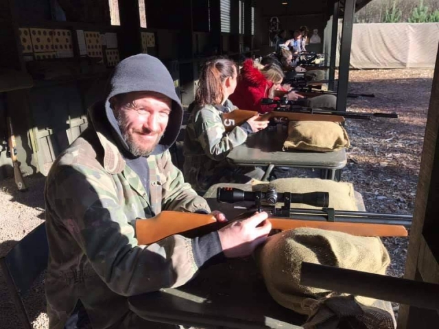Disfruta de una divertida sesión con rifle de aire comprimido 