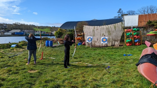  Disfruta de una divertida sesión de jalo con arco 