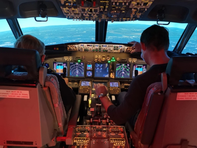  Venga y disfruta de una experiencia de vuelo con nosotros 