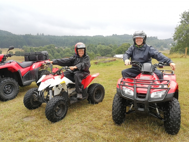  Cuatrimotos padre e hijo 