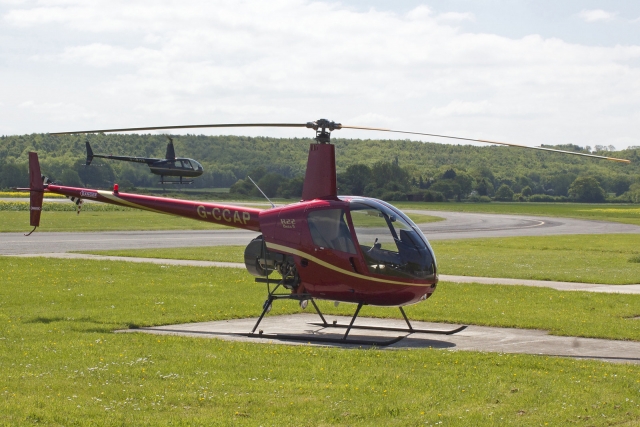  Disfruta a bordo de un helicóptero R22 