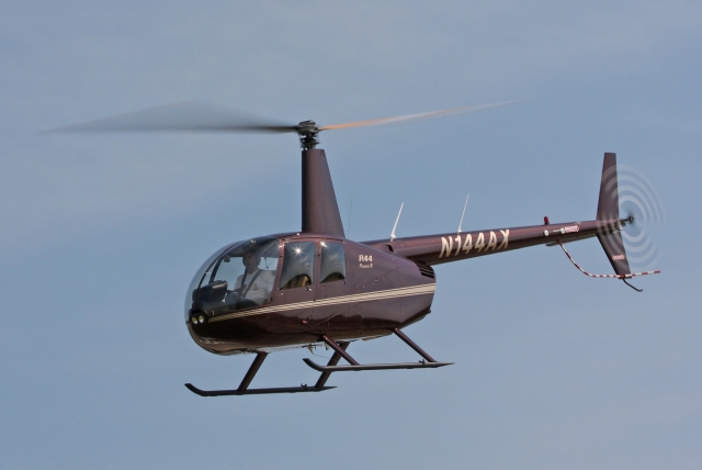  A bordo de un avión R44 