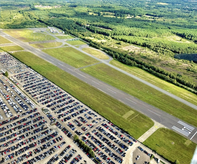  Deja atrás el aeropuerto