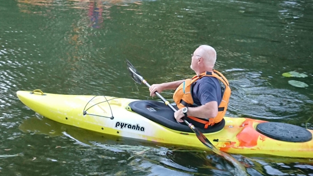  Deportes acuáticos en el río Leam 