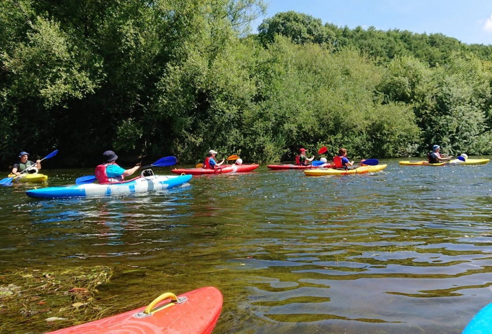 Kayak río abajo Kayak río abajo