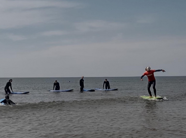 Surfeando en Westward Ho!