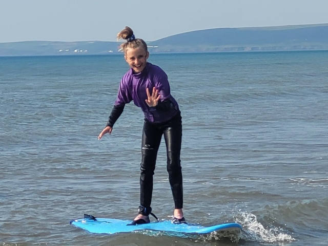 ¡Chavos surfistas bienvenidos!