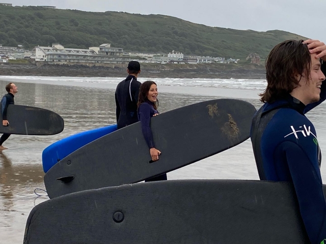  Renta de trajes de neopreno y tablas de surf 