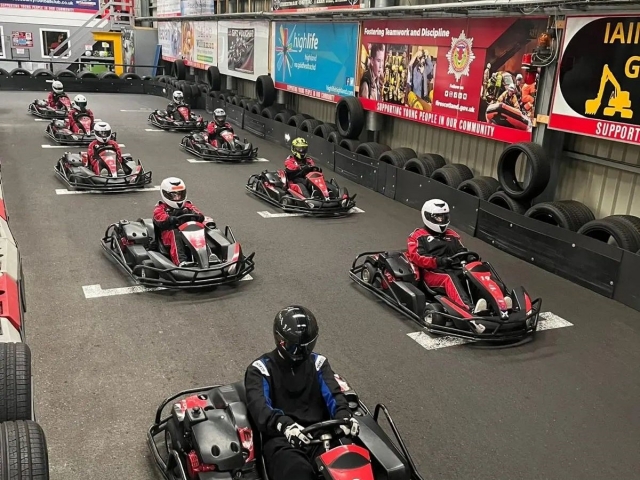  Diviértele con nuestras carreras de karting 