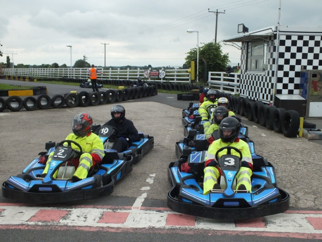  Recinto de deportes de motor al aire libre 