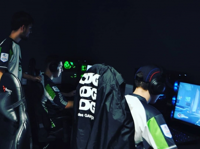  Paraíso de los juegos y deportes electrónicos 