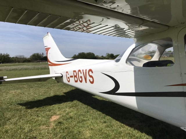  Avión Cessna 172 