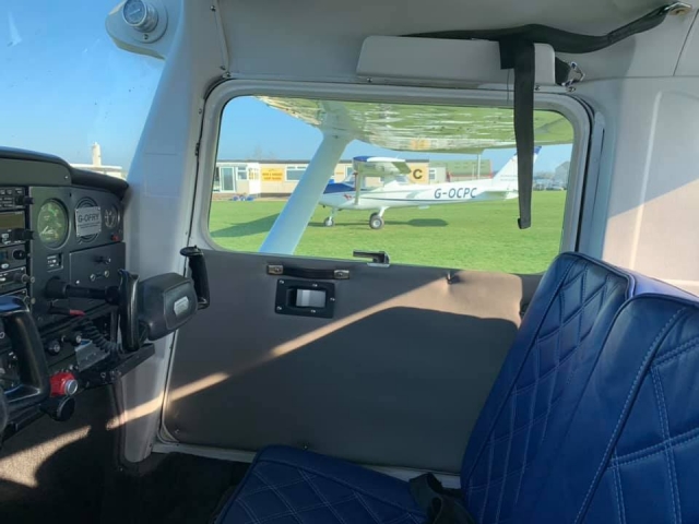  Avión de control dual 