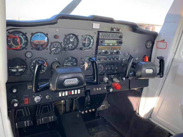 Toma el control del avión