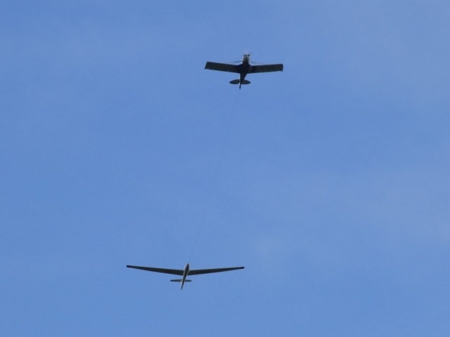  Planeador remolcado por un avión 