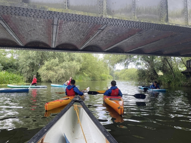  Remar hacia el centro de la ciudad de Bedford 
