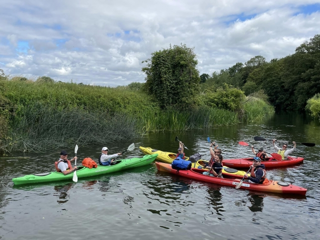  Remar en grupo en Great Ouse 