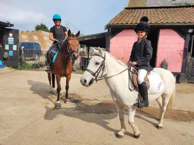  Escuela de equitación con instructores titulados