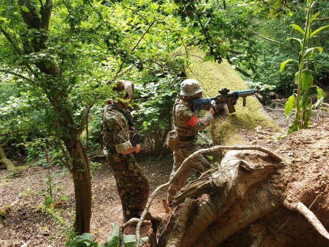 Juego táctico en un sitio al aire libre