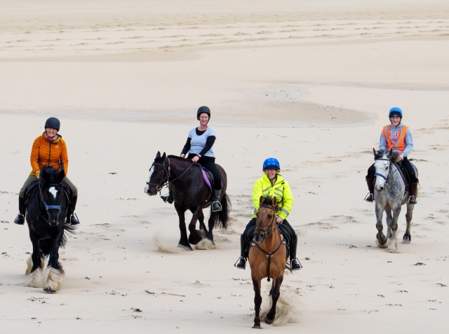  Pbaños a caballo en la Isla de Lewis 