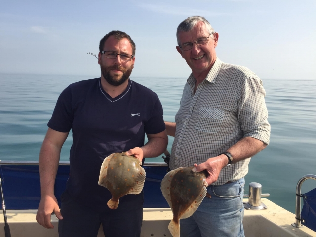  Renta de barco de pesca con patrón