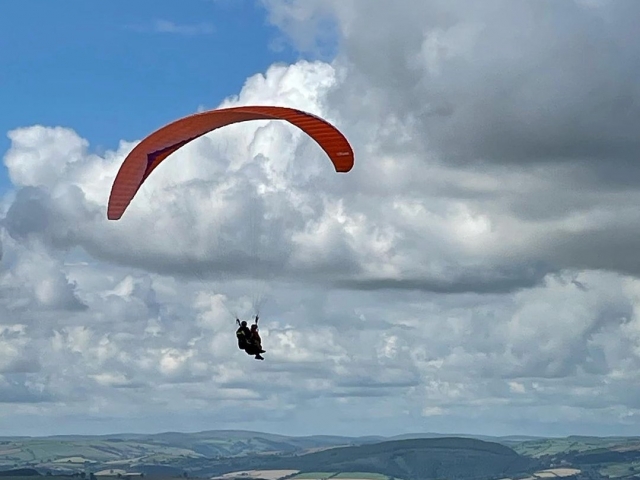  Vuela con un piloto cualificado