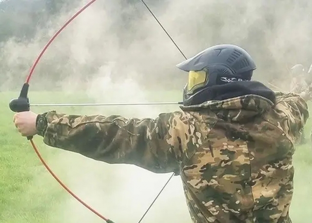 Etiqueta de jalo con arco de batalla de 1 hora en Bassetts Pole