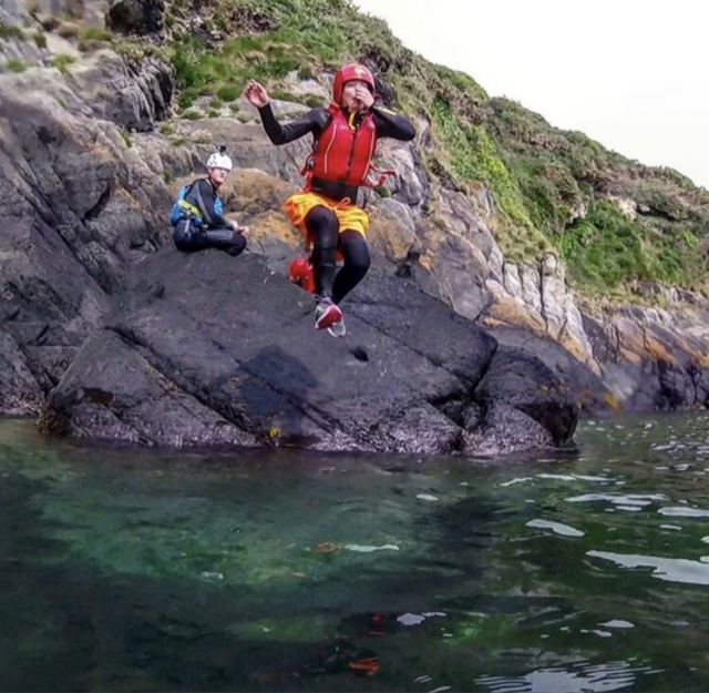  Zambulléndose en el agua 