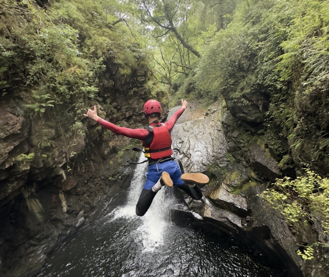Salto de acantilado en Snowdonia 