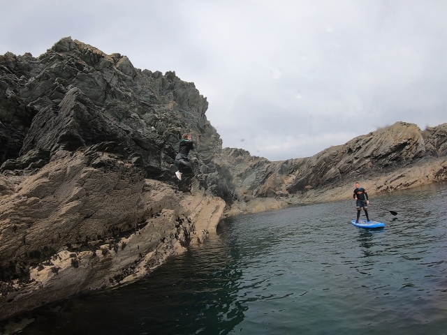  Coasteering en Gales 