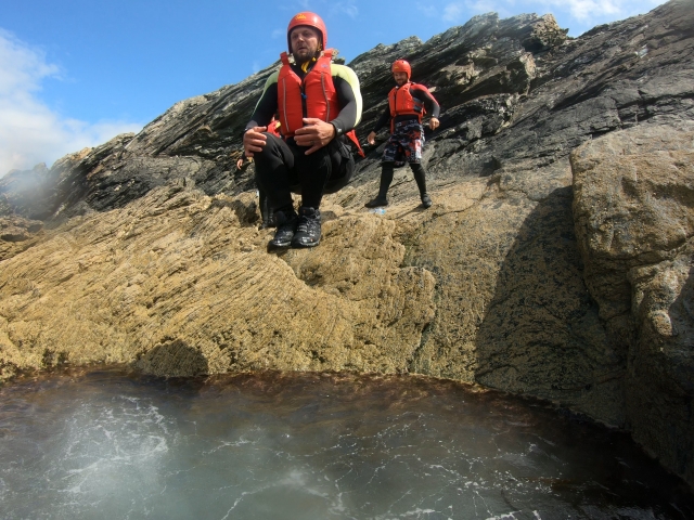  Salto de rocas en el norle de Gales 